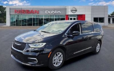 Photo of a 2024 Chrysler Pacifica Touring L for sale