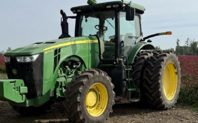 Photo of a 2015 John Deere 8270R for sale