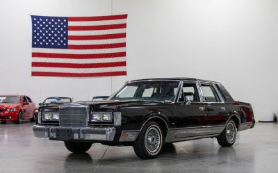 Photo of a 1988 Lincoln Town Car Signature Series for sale