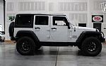 2016 Wrangler Thumbnail 25