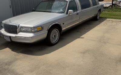 Photo of a 1997 Lincoln Towncar Limousine for sale