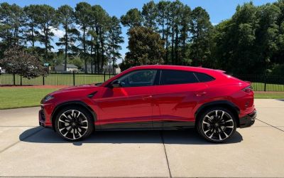 Photo of a 2022 Lamborghini Urus for sale