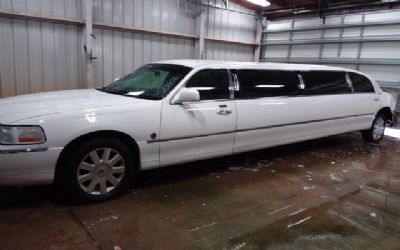 2005 Lincoln Town Car W-Limousine Builders PKG